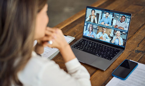 managing a hybrid team
