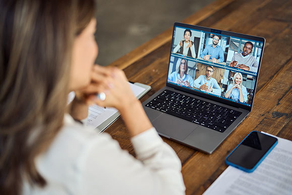 managing a hybrid team